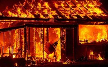 حاول إنقاذ هاتفه من حريق.. فراح ضحيته