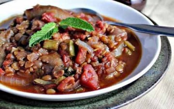 شوربة العدس بالبادنجان مع الطبق الرئيسي والحلو