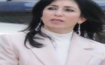 آتٍ على ناصِيةِ هوًى