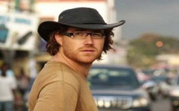 أول مسافر يجتاز براً 201 دولة