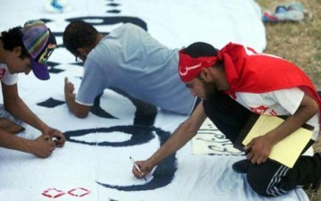 في يومهم.. شباب يتحدون الأزمات