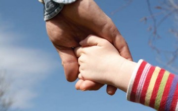 حاجة الطفل إلى المحبة.. أساسية