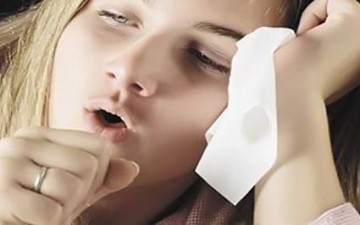 لمس الأسطح المليئة بالجراثيم أكثر ضرراً من سعال الآخرين