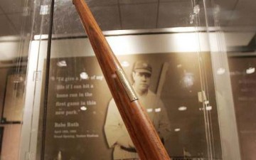 مضرب للبيسبول بـ214 ألف دولار