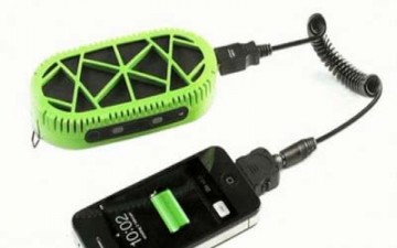 مياه الشرب لشحن بطارية الهاتف المحمول