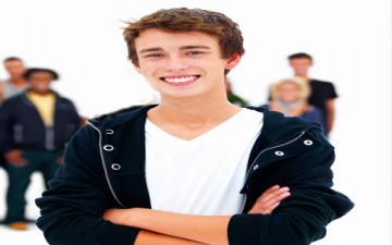 منزلة الصديق.. بين تعلق المراهق ورفض الأهل