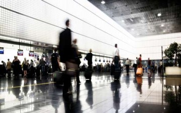 «سفر الزوج مع الأصدقاء» أكثر متعة ولكن