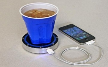 اشحن هاتفك بكوب من القهوة أو الشاي المثلج