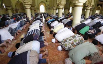 تكاتف أبناء المجتمع المسلم في الشدائد