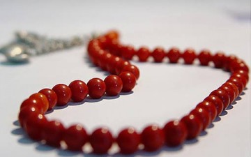 تاريخ مثير «للمسبحة» التي بين يديك